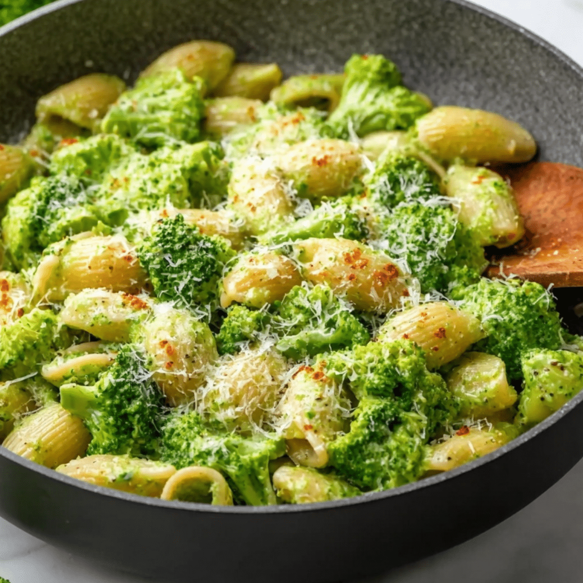 Healthy Broccoli Pasta: Silky Vegetarian Sauce with Simple Ingredients